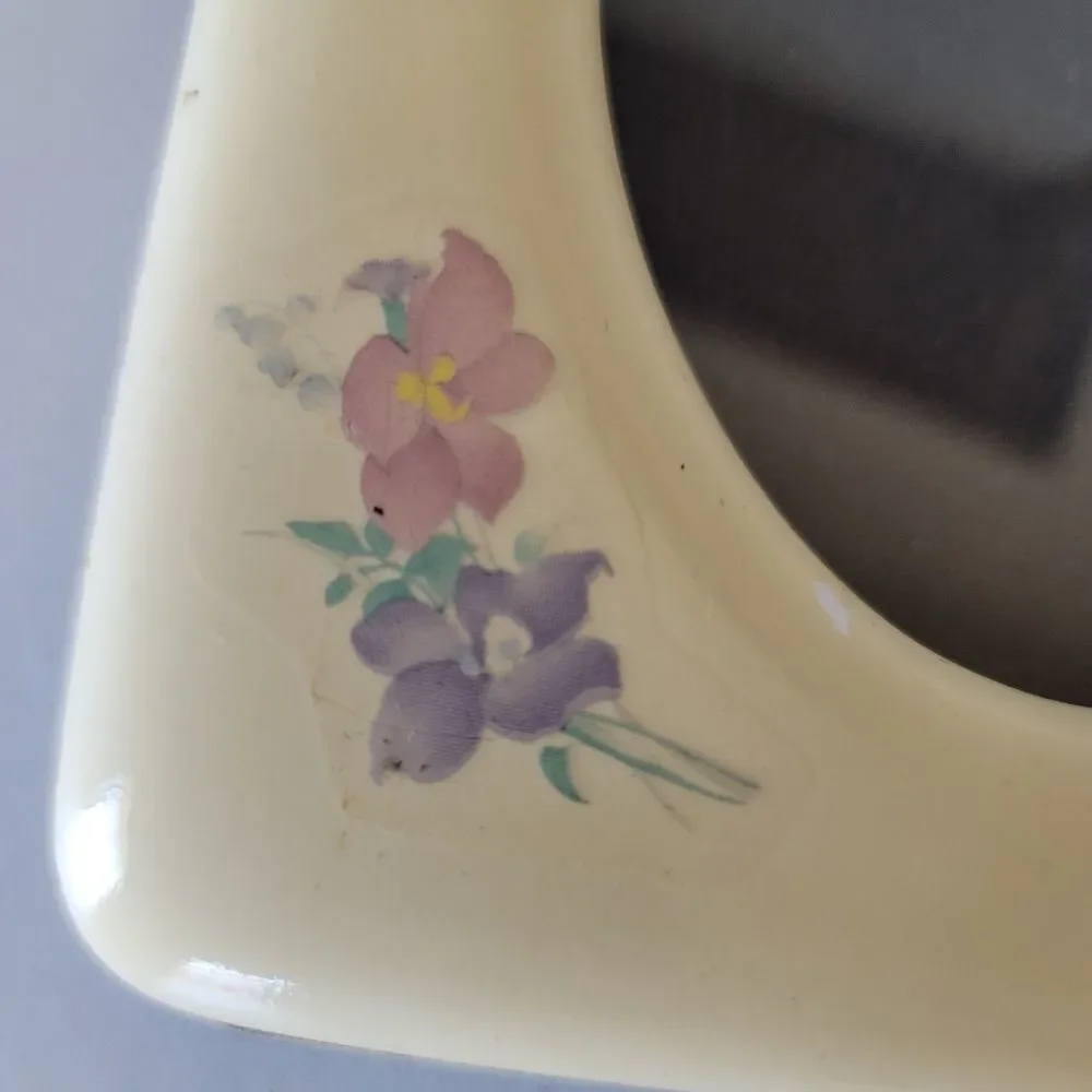 Vintage 90s picture frame floral cream pastel